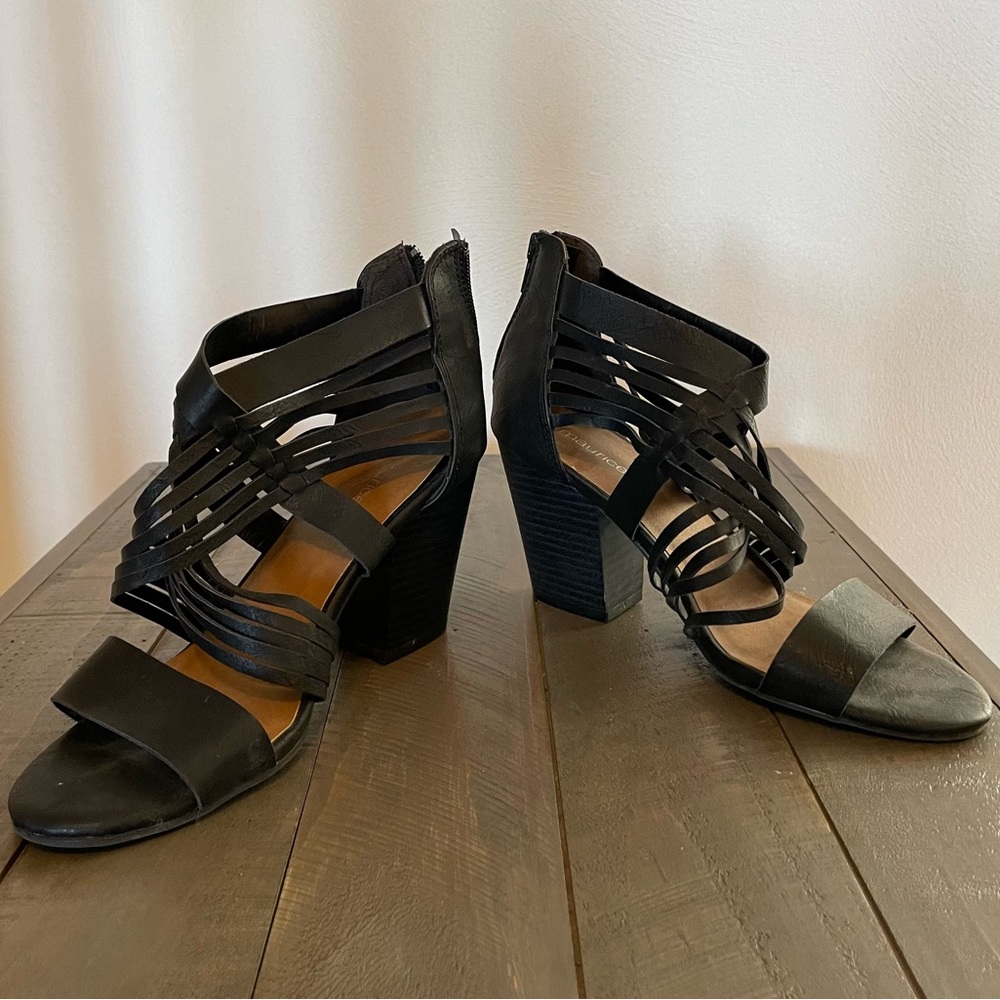 Black sandals with heel
